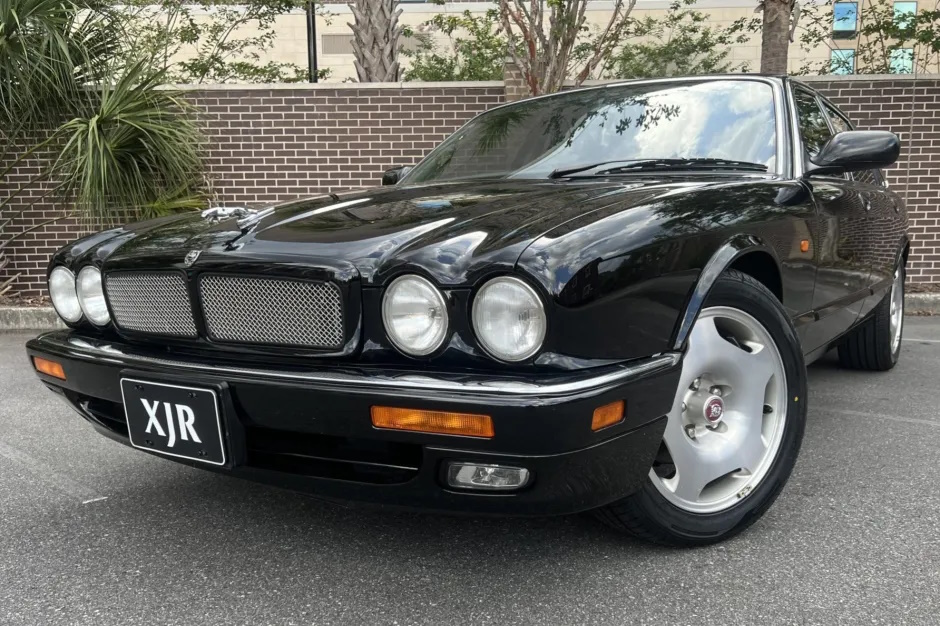 1995_jaguar_xjr
